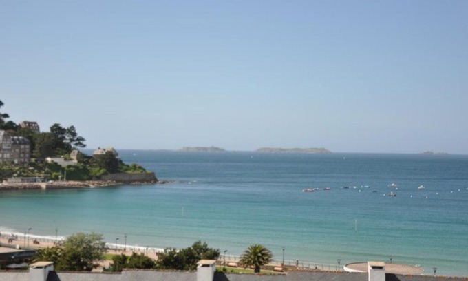 Perros-Guirec Apartment | Appartement rénové avec vue mer, proche plage, parking privé - FR-1-368-162
