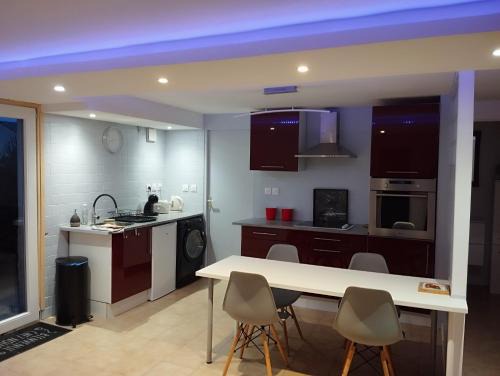 Saint-Sulpice Apartment | Appartement Saint Sulpice la Pointe