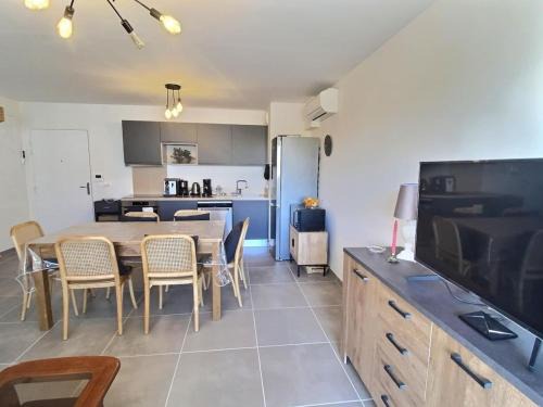Vias Apartment | Appartement spacieux et moderne dans résidence Vias