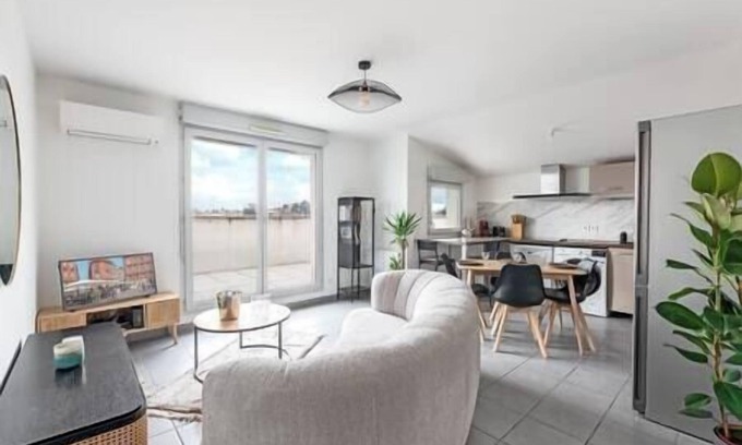 Roseraie Apartment | Appartment close to city center, AC and car park