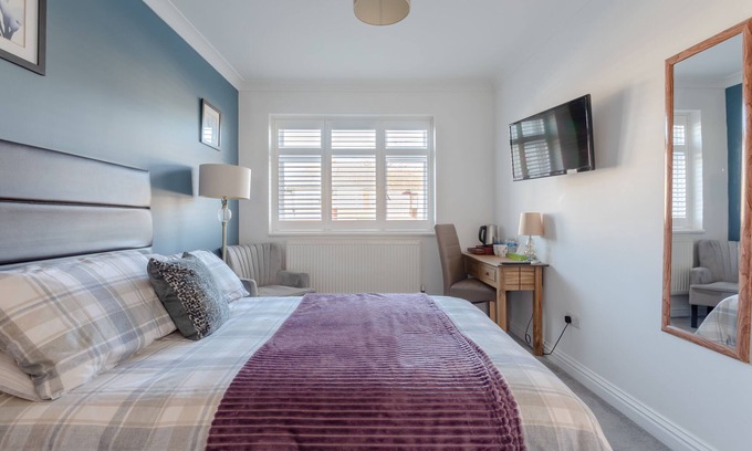 Queensbury House | Apple House Wembley -Double Ensuite