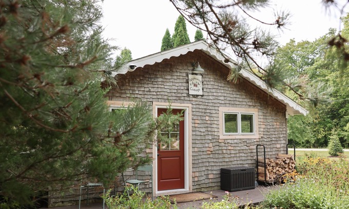 Fish Creek Cottage | Applewood at Loma Cottages