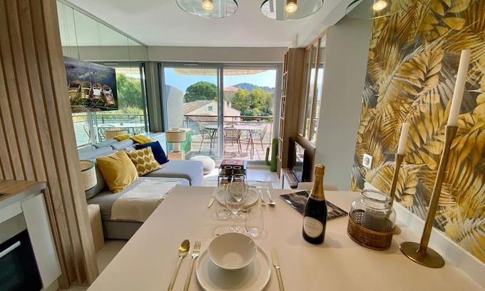 Saint-Tropez Apartment | Appt Standing StTropez terrasse Piscine Parking