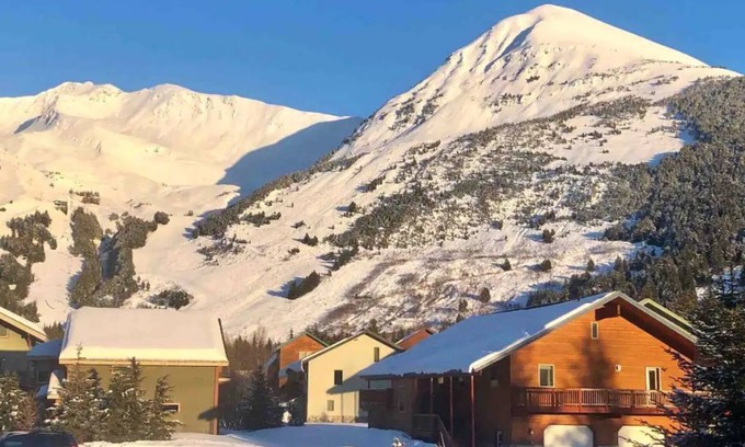Alyeska House | Apre' Ski One Bedroom -Barren Guest Suite