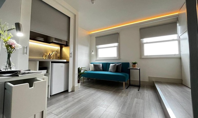 Hove Apartment | Apt. 09 - Stylish Studio Steps from Sea & Promenade
