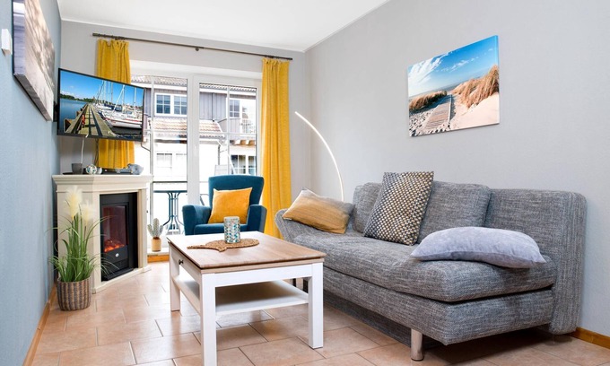 Gollwitz Apartment | Apt. LEUCHTTURMBLICK - Cozy living just 400 meters from the natural beach.
