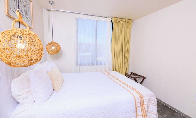 Vista Del Mar Apartment | Apt w/complimentary ride to airport -Ladyville AH
