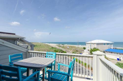 North Carolina Coast House | Aqua Blue by Bryant Real Estate
