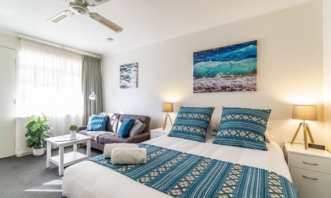 Glenelg Apartment | Aqua Waves Glenelg Central Studio Apt