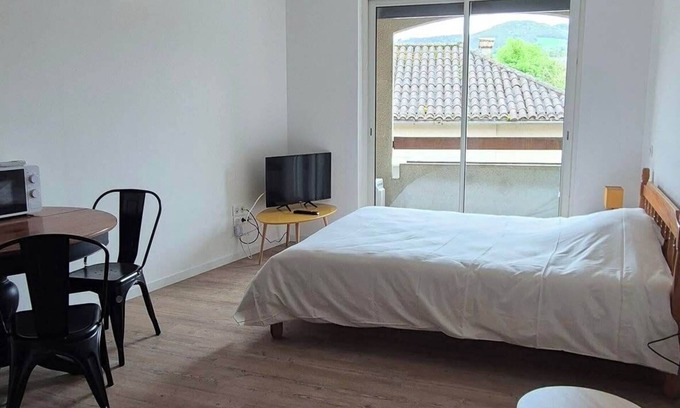 Saint-Cere Apartment | Aquarius, studio centre ville avec climatisation et balcon