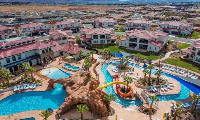 Santa Clara House | Arcadia 49 π PRIVATE Hot Tub * Games * Sleeps 26
