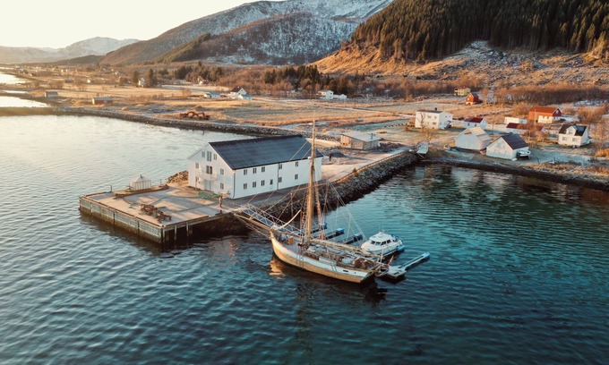 Andoy House | Arctic Ocean Lodge