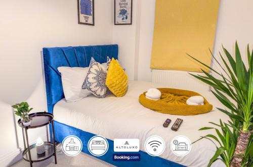 Bristol House | Armoury Square Deluxe 4 Bedroom Home near City Centre by AltoLuxoExperience Short Lets & Serviced Accommodation With Free Parking & WiFi