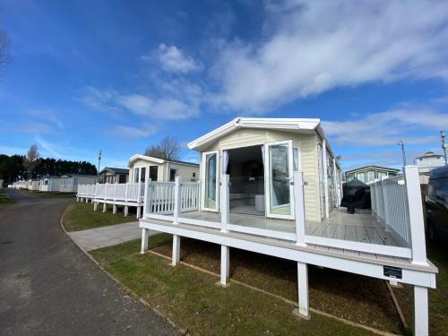 Hamworthy Ski Chalet | Arne View - Rockley Park