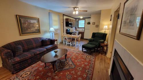 Cullowhee House | Arrowmont Stables & Cabins