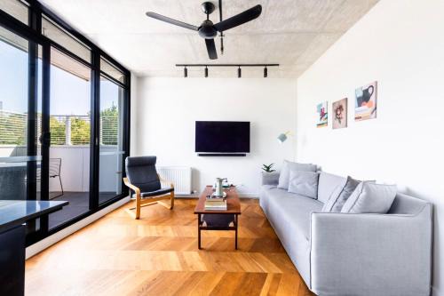 Fitzroy Apartment | Art, Culture & Coffee - Your Perfect Fitzroy Escape