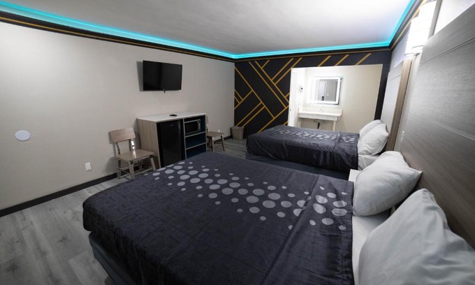 Bellflower Hotel | Artesia Motor Inn