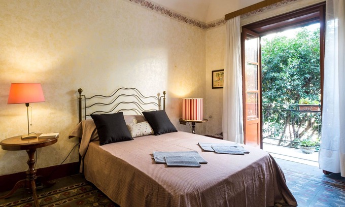 Borgo Vecchio Apartment | Artful home Palermo WiFi 90 square meters WI-FI