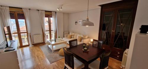 Cimadevilla Apartment | Artillería 10 - 2 hab 2 baños, Con garaje y Wifi - VUT-3845-AS