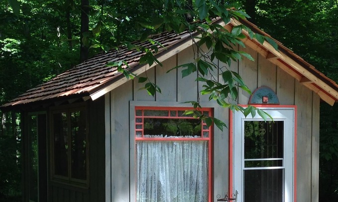 Fennville Cabin | Artist cabin overlooks the pond. A peaceful setting.