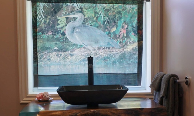 Westport House | Artsy & Comfy - Breakfast Included - 3 large rooms- Sleeps 6
