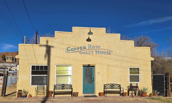 Bisbee House | Artsy&Historic 3BR+3BA On site parking! No Stairs!