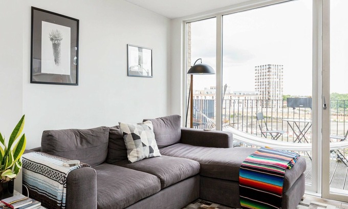 Bromley North Apartment | Arty 1BD with City Views, Stratford