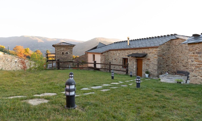 Aldeguer Cottage | As Veneiras casa. just enjoy