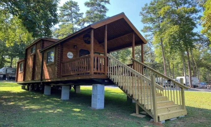 Asheboro House | Asheboro 1BR Cabin Near NC Zoo | Loft & Water View