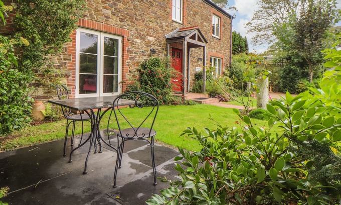 Grampound Cottage | ASHWOOD HOUSE, pet friendly, character holiday cottage in Grampound