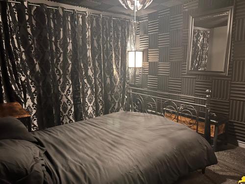 Barnwood Apartment | Asmodeus Studio - Kinky adult only stay