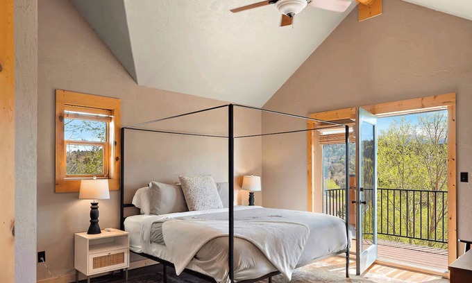 Cripple Creek Cabin | ★ Aspen View Log Cabin ★ Mountain Vistas + Game Room Retreat