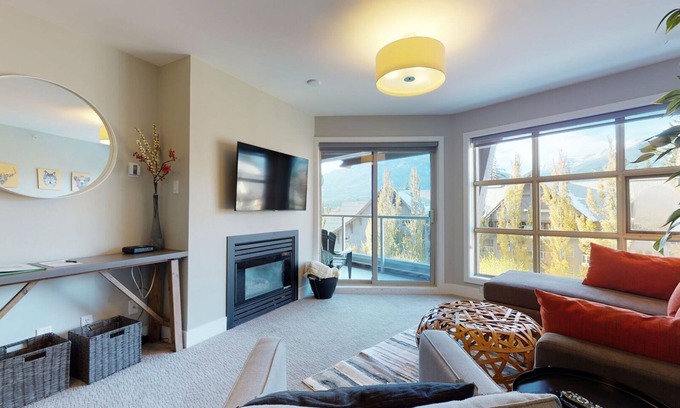 Upper Village Condo | Aspens #561 Prime Ski-in Ski-out Location! Pool, Hot tubs, BBQ, sleeps 4