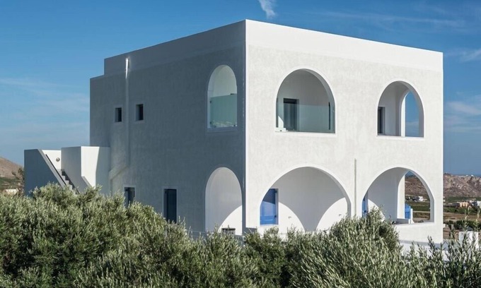 Megalochori Villa | Aspronisi Luxury Villa | Sunset Views & Outdoor Hot Tub