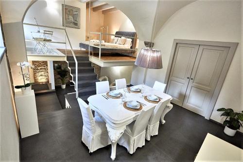 Citta Alta Apartment | ASTRA-Modern Loft Cathedral View