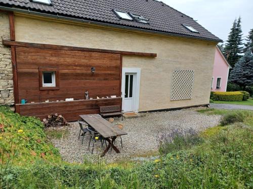 Golcuv Jenikov Apartment | At 2 donkeys - Country life with a large kitchen