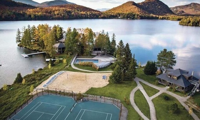 Lac-Superieur Ski Chalet | At only 7 km from Mont-Tremblant Skiing, Dream Chalet with Spa & Fireplace