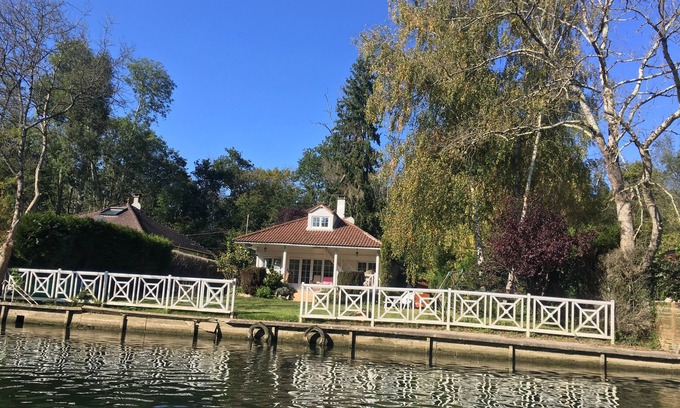 Montigny-sur-Loing House | At the edge of the Loing near Fontainebleau