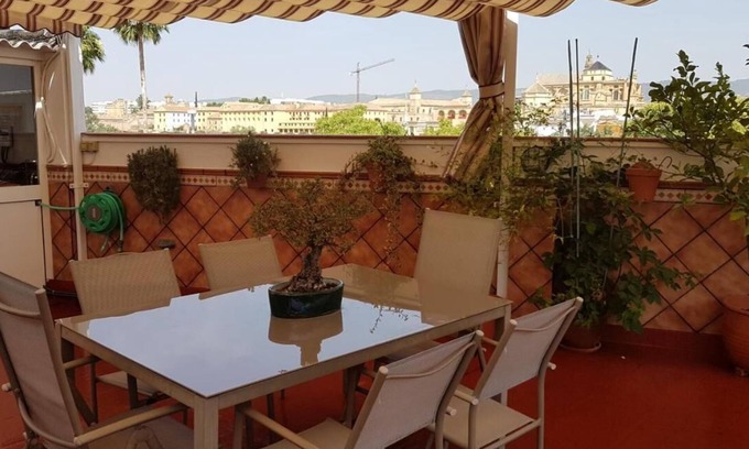 Distrito Sur House | At the foot of the Roman Bridge