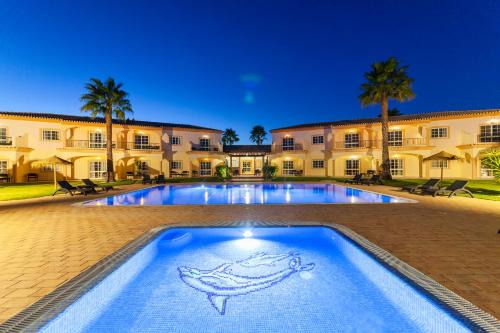 Lagos Resort | Atalaia Sol Aparthotel - tennis & heated pool in winter