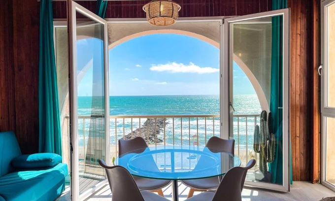 Castel Volturno Apartment | Athena Sea front Apartment, Parking & Pool