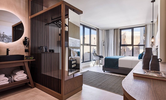 Piraeus Hotel | Athenarum Portus Life & Style Hotel