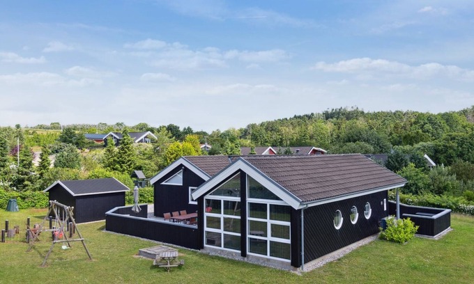 Lyngsbæk Strand House | "Athisl" - 800m from the sea by Interhome