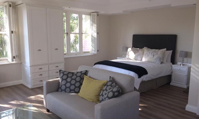 Greater Johannesburg Metropolitan Area Apartment | Atholanda