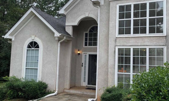 Inman House | Atl. Motor Speedway- Tucked Away In Comfort 4 Bedrooms totaling, 7 Beds