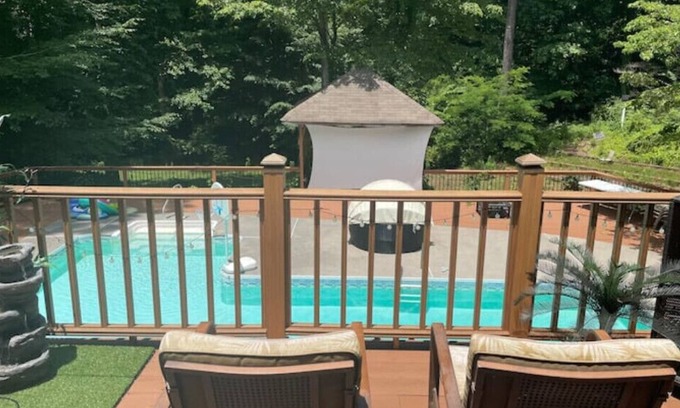 Mableton House | Atlanta's Tropical Oasis