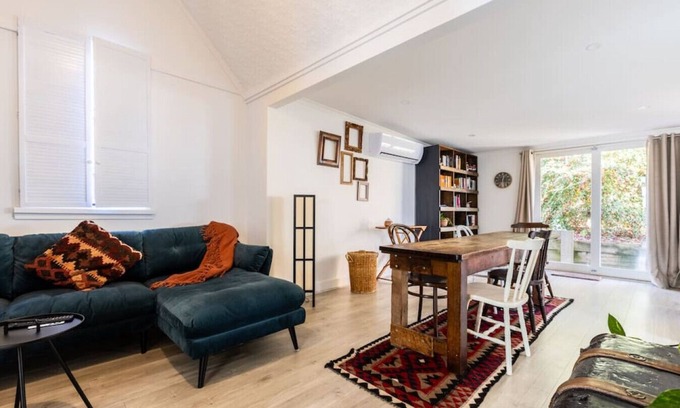 Golden Point Cabin | ‘Attunga’-1 min to Sovereign Hill, CBD, WiFi, bath