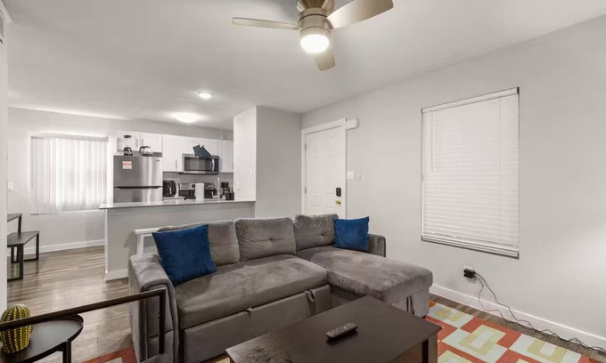 Hyde Park Apartment | ATX Casa Norte BnB ~ Near Hyde Park & UT Campus