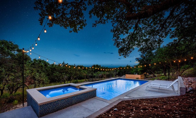 West Oak Hill House | ATX Treehouse l Pool l Spa l Firepit Sleep 30