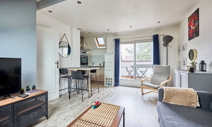 Courseulles-sur-Mer Apartment | Au Jardin de Mel - Appt à moins d'1 km de la plage